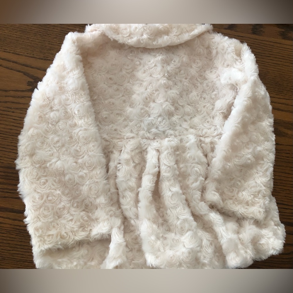 BLUEBERRY BOULEVARD Cream Color Faux Fur Coat Black Bow & Rhinestone Buttons 3T - Picture 3 of 3